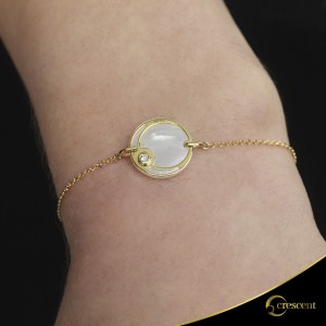 Bracelet Crescent Single Brilliant Yelllow gold K14 with mother of pearl Code 6271