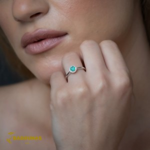 Ring Rosette White gold K18 with diamonds and Εmerald  Code 006670 