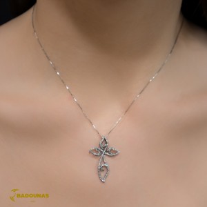 Woman's cross pendant with chain, White gold K18 and diamonds Code 006935