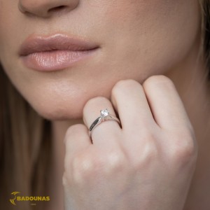 Solitaire ring White gold K14 with semiprecious stone Code 010797