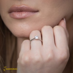 Solitaire ring White gold K14 with semiprecious stone Code 011970