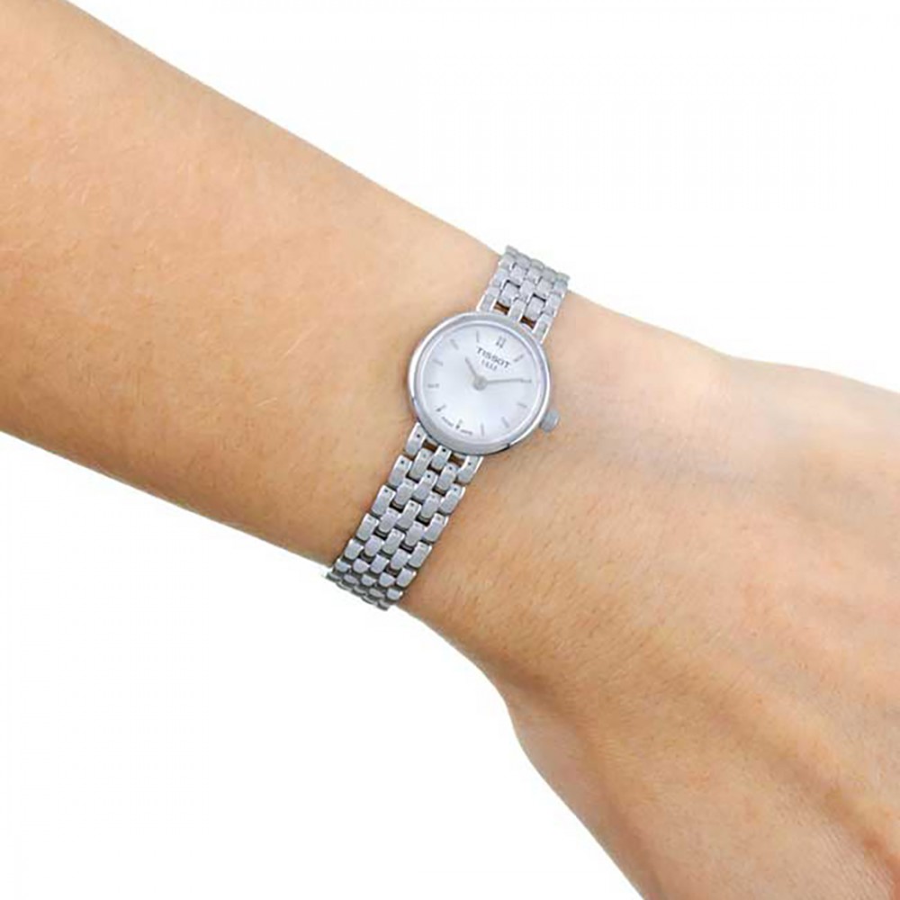Tissot Lovely Round T058.009.11.031.00 Quartz Ανοξείδωτο ατσάλι Μπρασελέ Ασημί χρώμα καντράν
